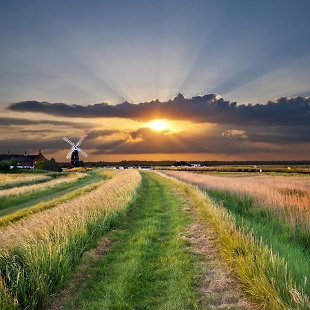 Superb Stokesby Barn Apartment - Norfolk Broads & Norwich Extérieur photo